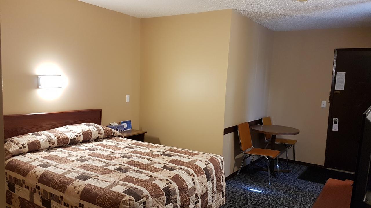Golden West Motor Inn Carstairs 外观 照片